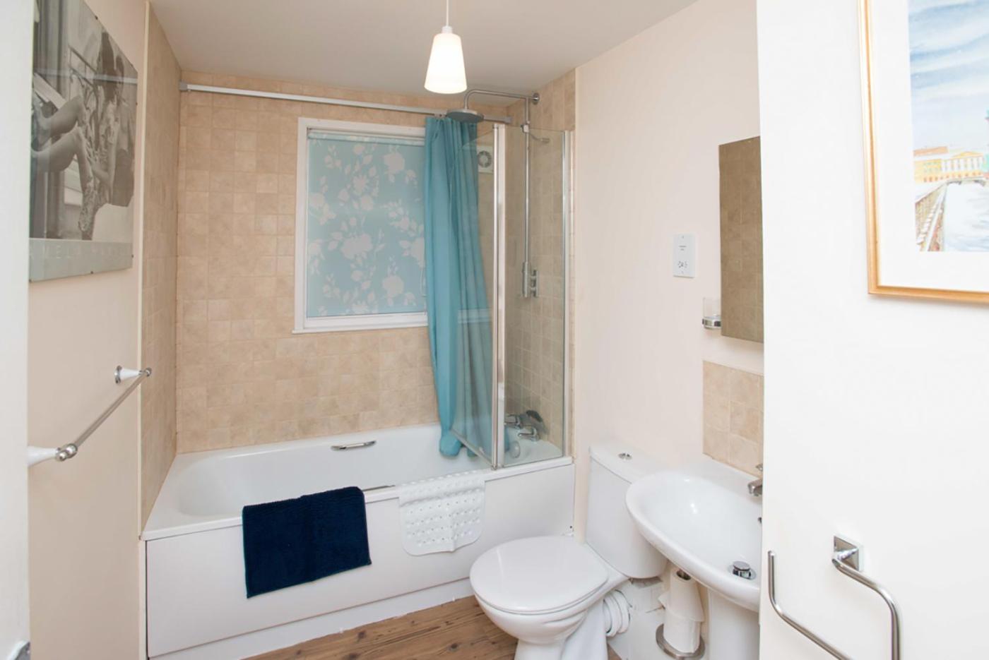 Lovely 2 bedroom apt in Ballater on the River Dee view 4