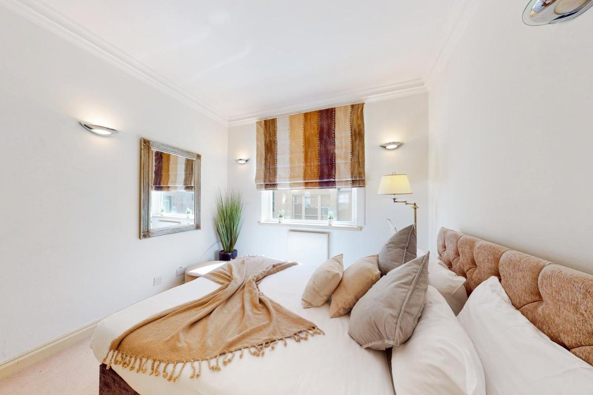 Stay in bond street