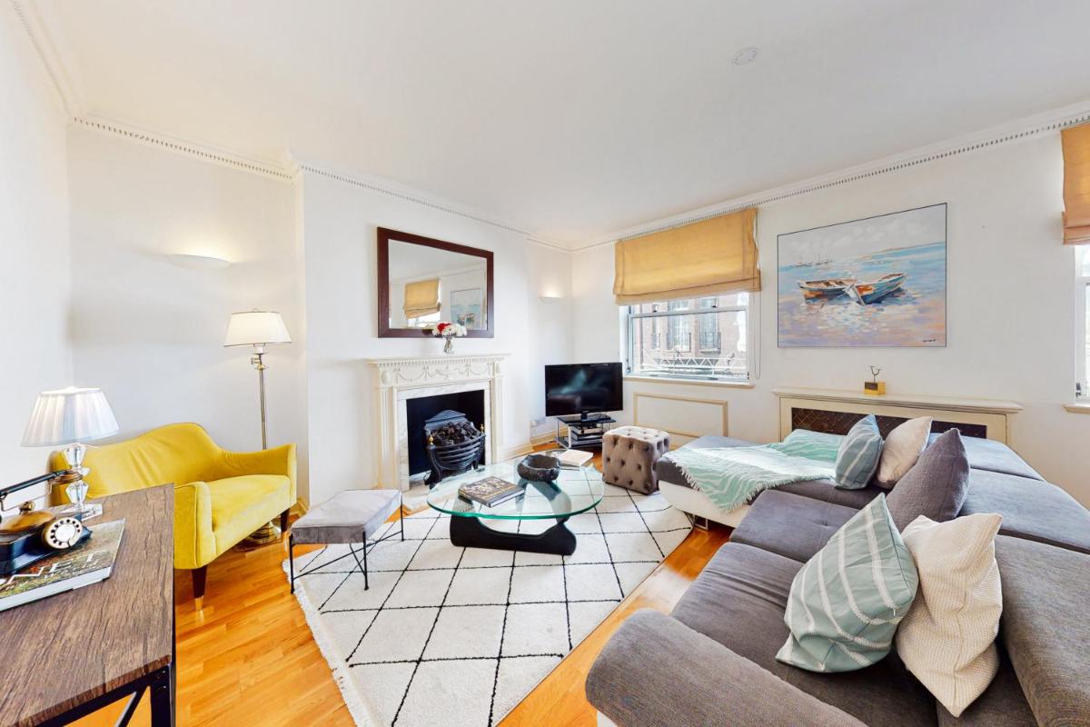 Stay in bond street