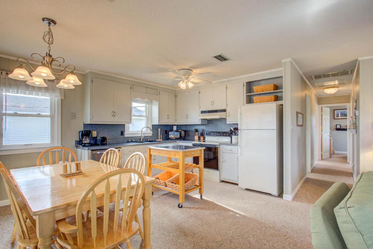 5200 Seaside 5 Min Walk to Beach view 4