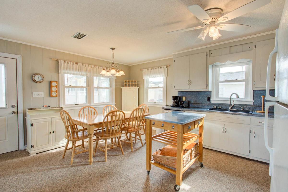 5200 Seaside 5 Min Walk to Beach view 5