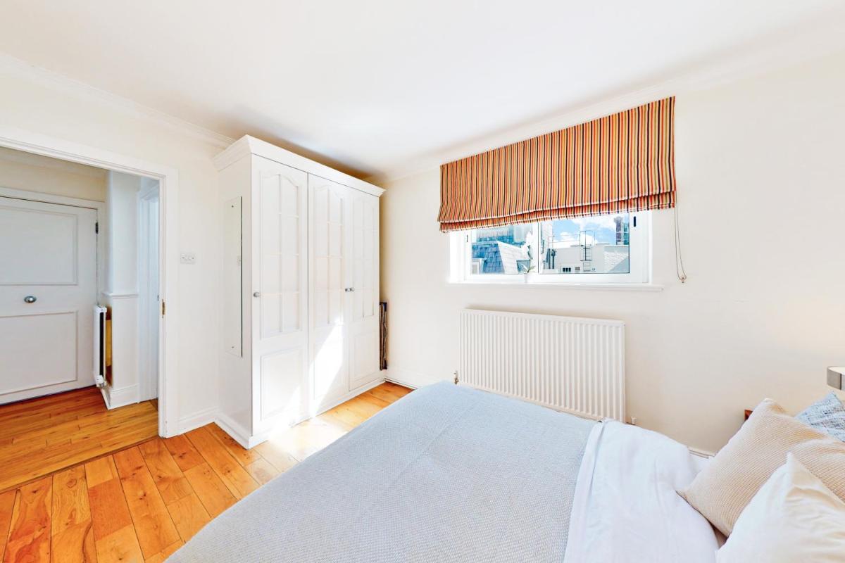 Stay in bond street