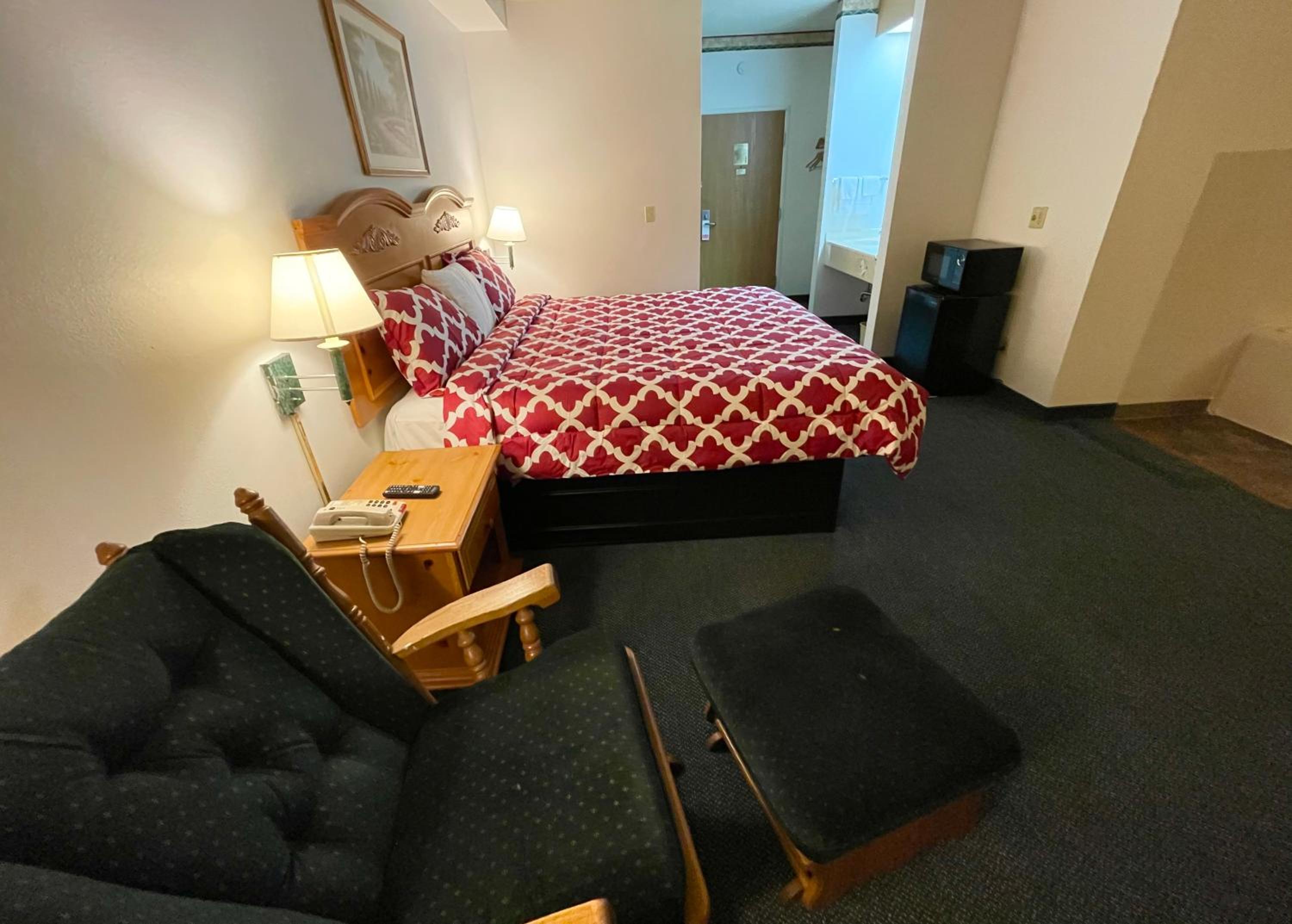 Hunter Lodge - Property Image 2