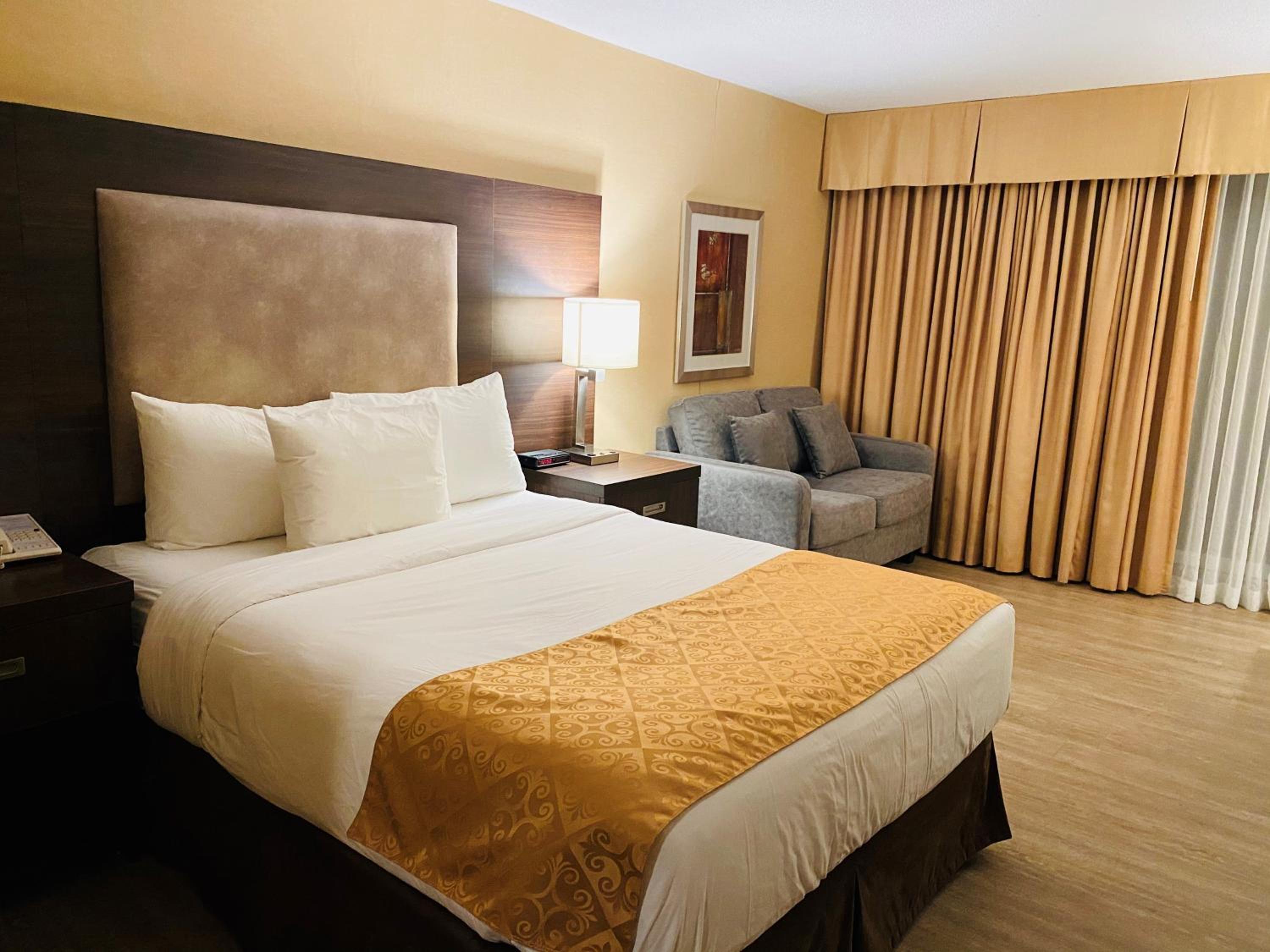 Belleville Vacations - Ramada by Wyndham Belleville Harbourview Conference Center - Property Image 50