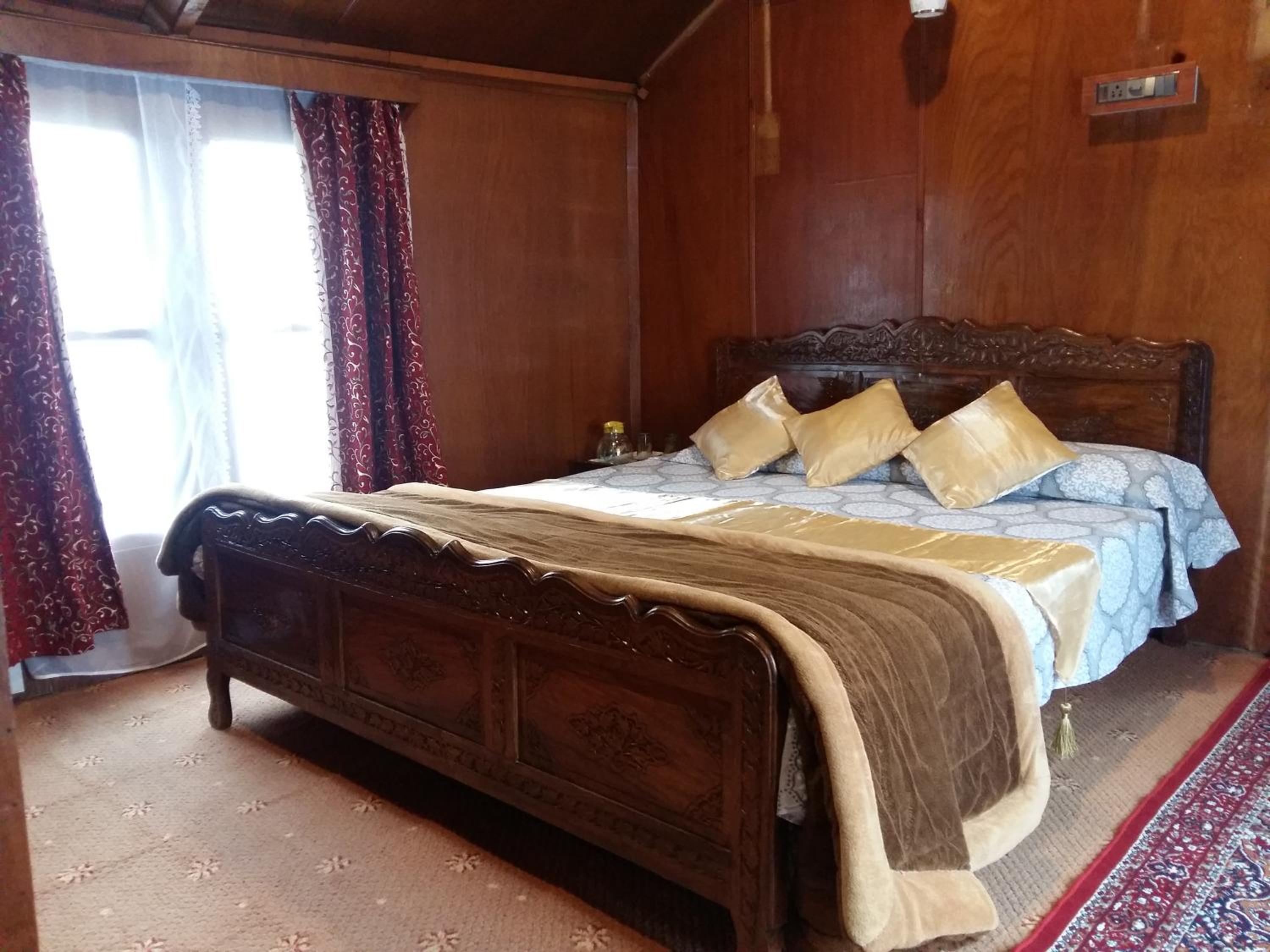 Houseboat Moon of Kashmir view 3