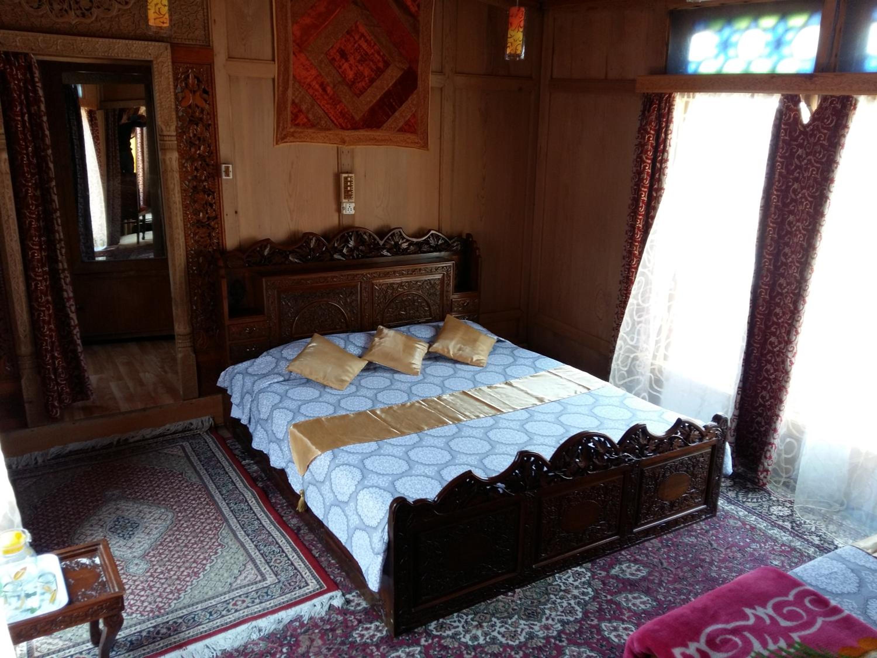 Houseboat Moon of Kashmir view 2