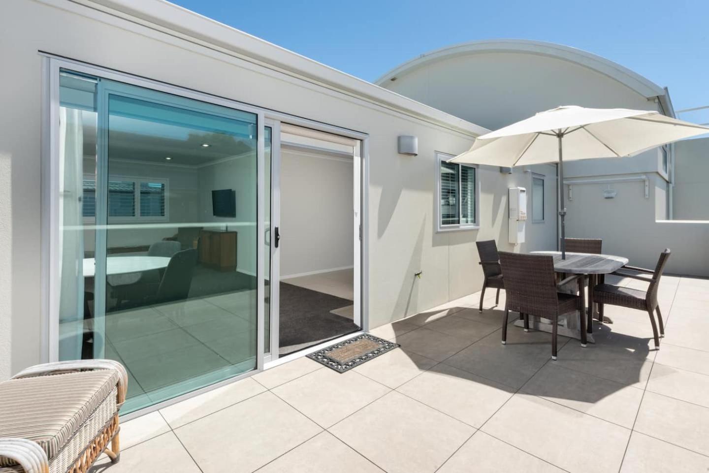 Modern Marine Parade Apartment view 4