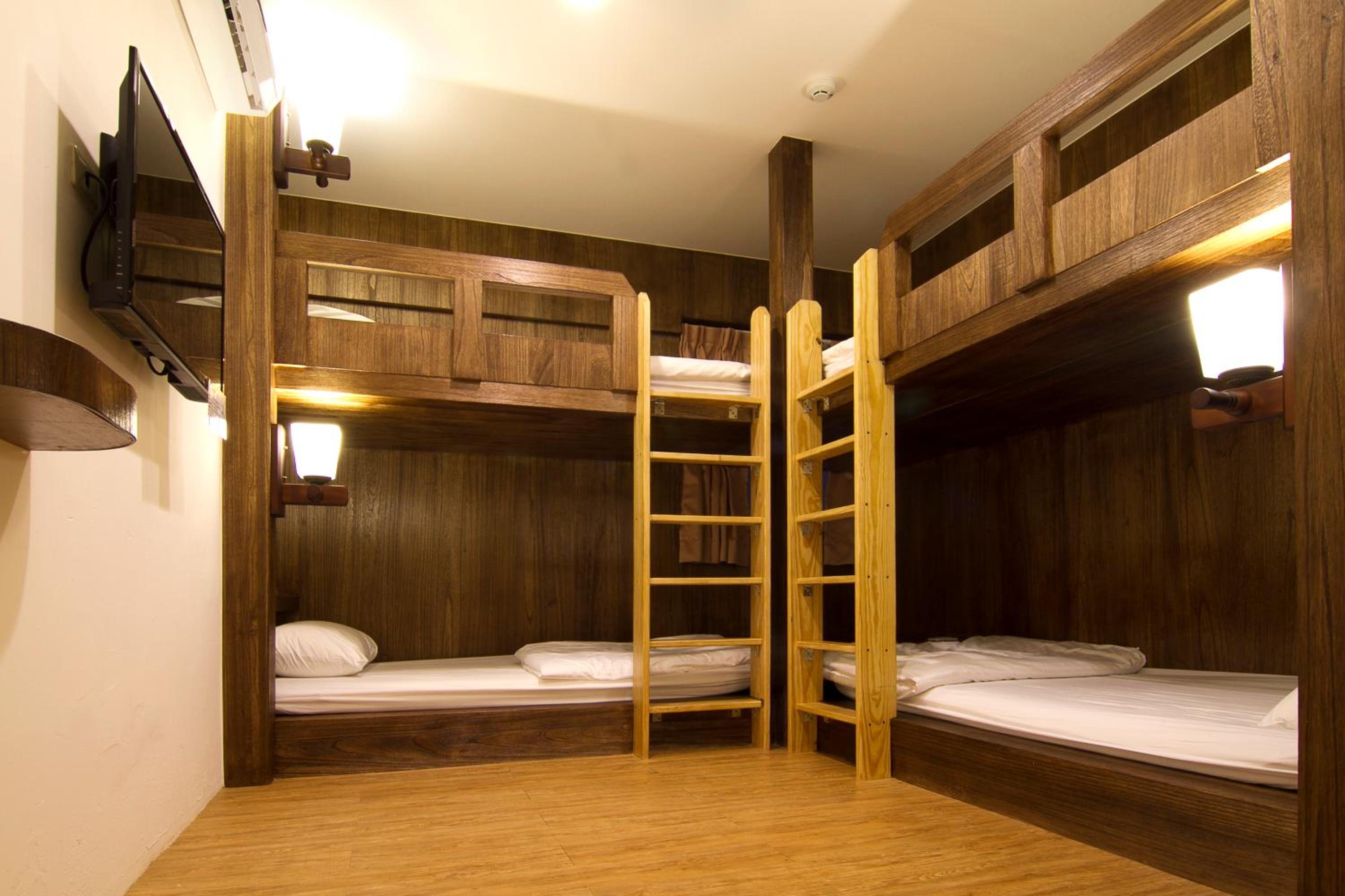 Mr. Lobster’s Secret Den design hostel