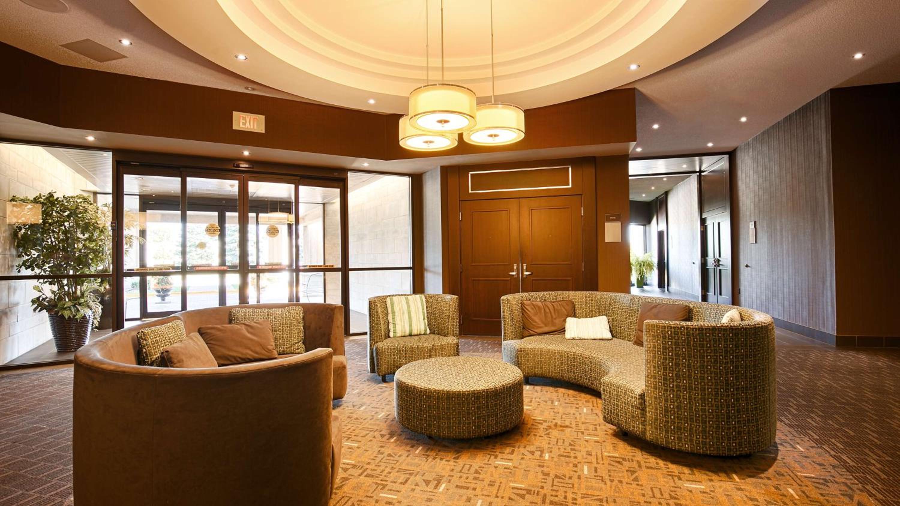 Sarnia Vacations - Best Western Plus Guildwood Inn - Property Image 1