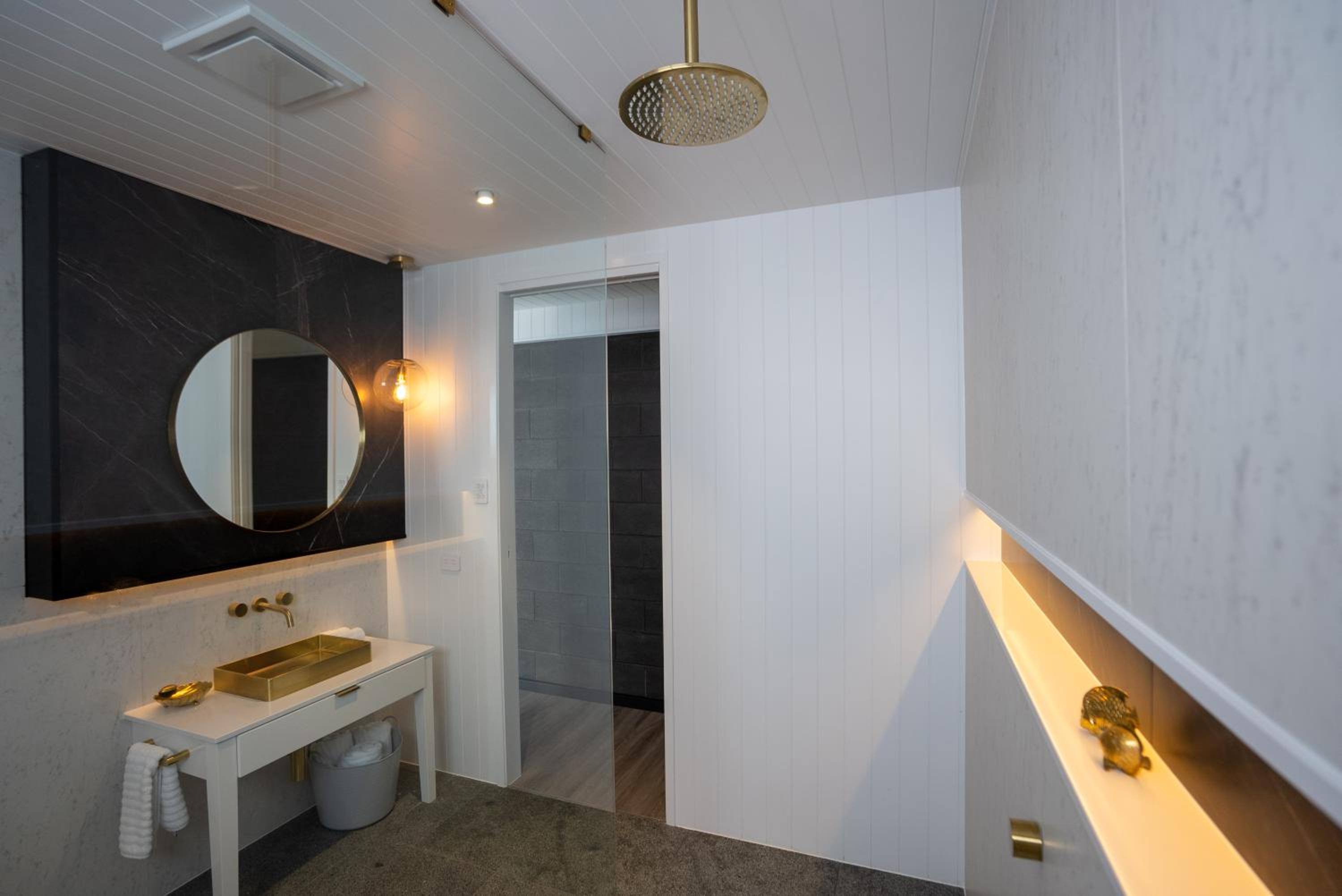Dacha on Maggie No#1 OPULENT AND LUXURIOUS