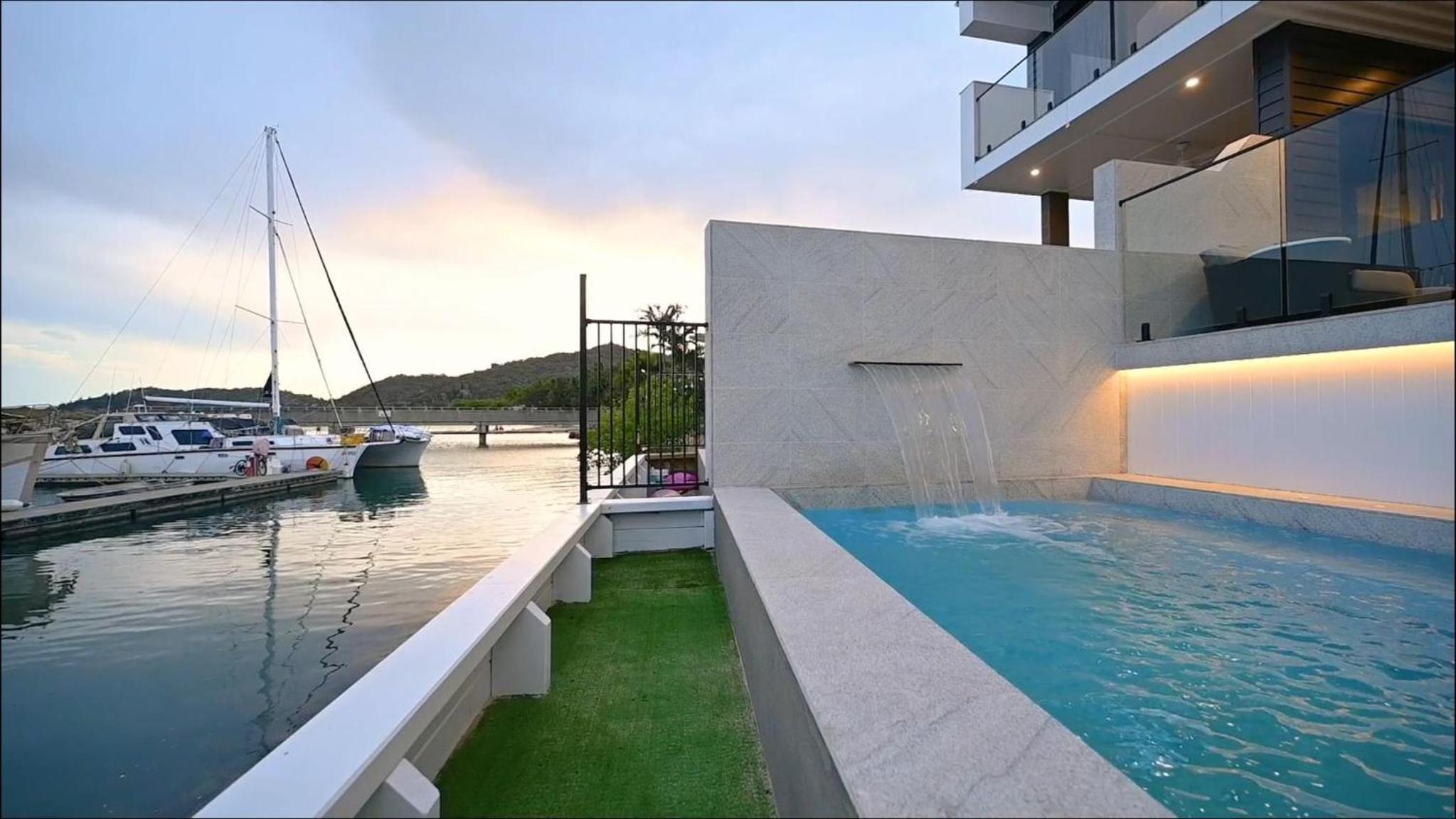 Dacha on Maggie No#1 OPULENT AND LUXURIOUS