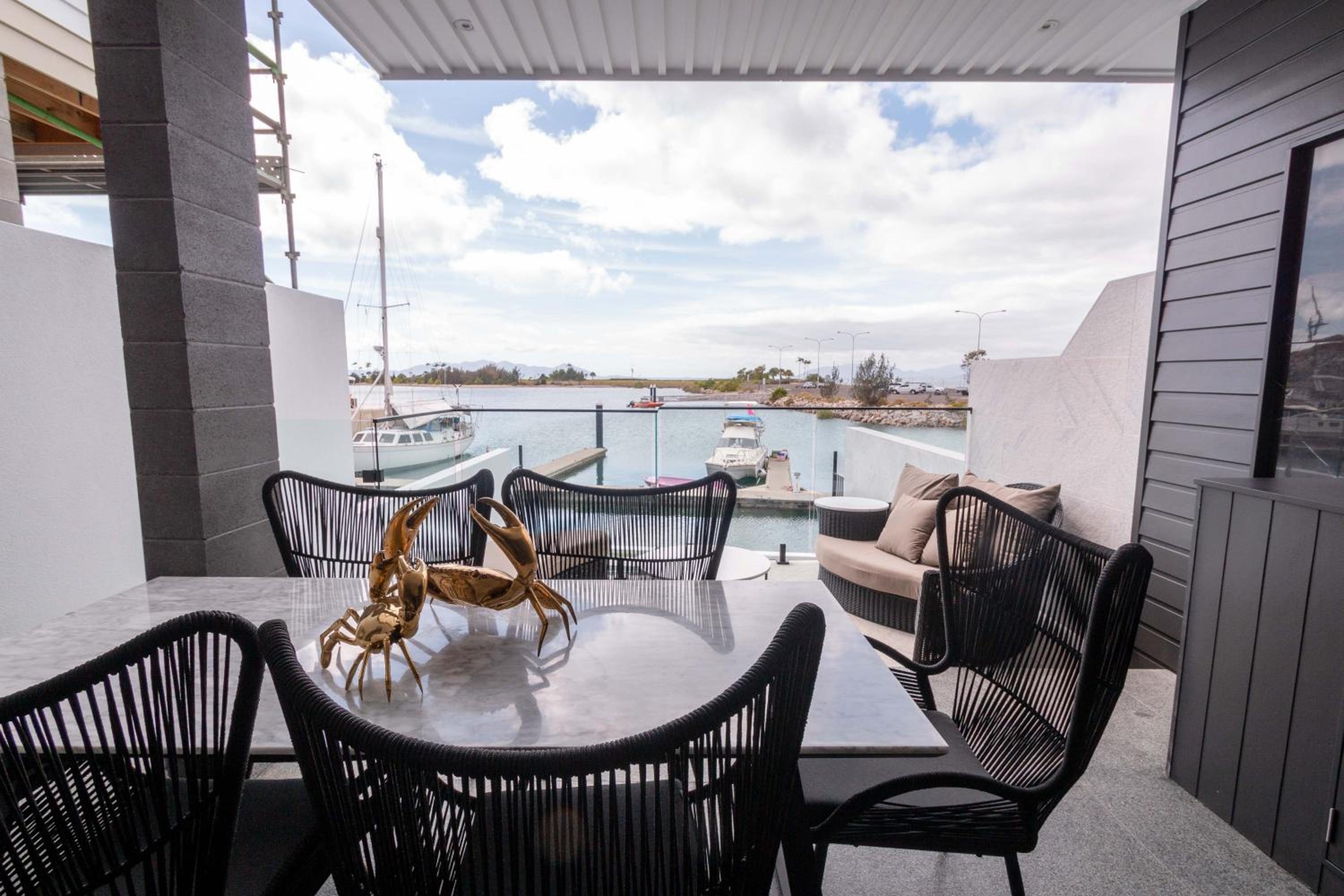 Dacha on Maggie No#1 OPULENT AND LUXURIOUS
