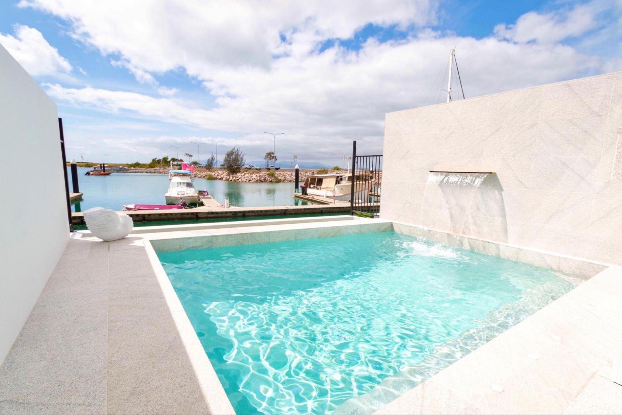 Dacha on Maggie No#1 OPULENT AND LUXURIOUS