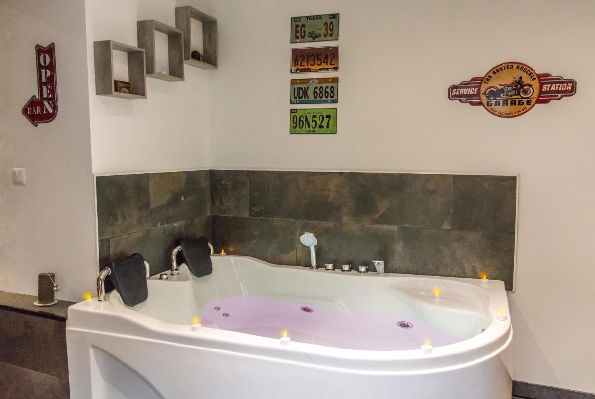 Calais Vacations - Aux 3 Nuances Suites Privatives  Spa - Property Image 14