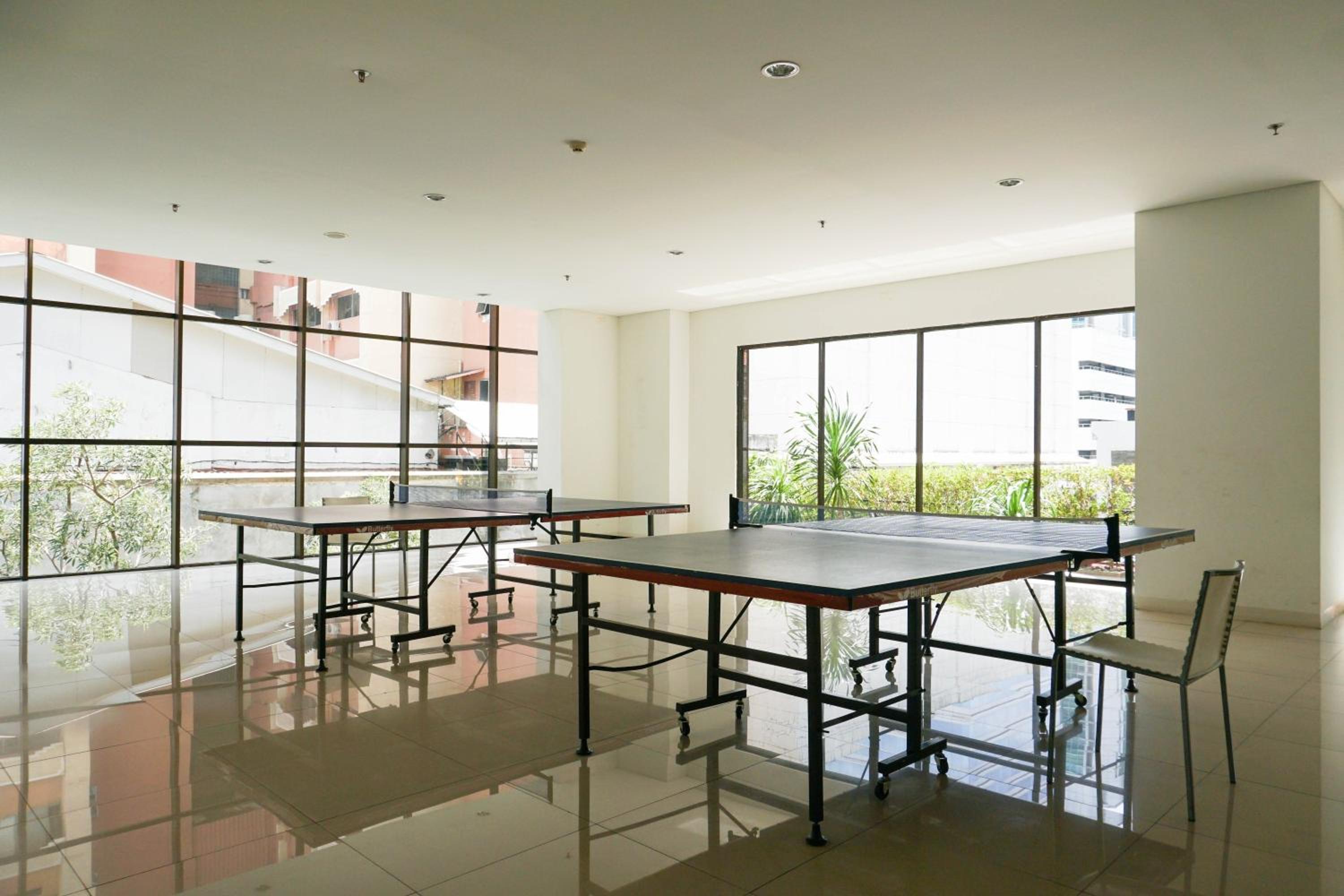 Comfort and Simply Studio Tamansari Semanggi Apartment By Travelio