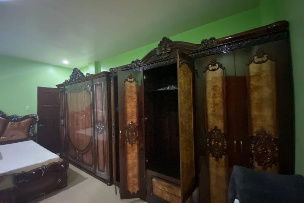 B2 - Spacious 3BR House with Netflix, Fiber Wifi, Parking, Balcony view 3
