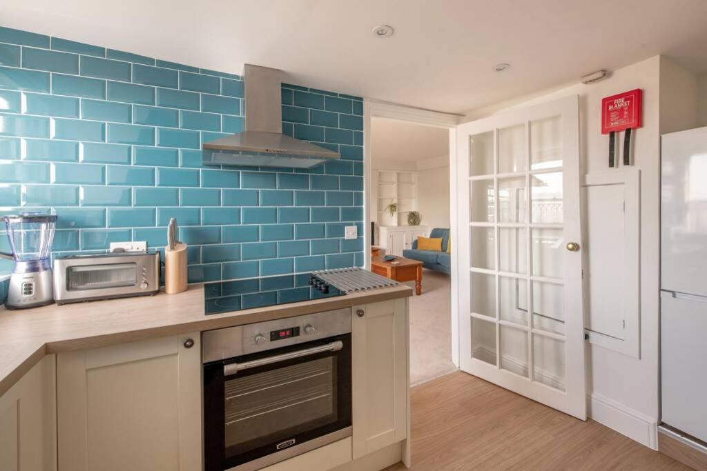Rooftop Retreat - 2 Double Beds w/ Stunning Views view 5