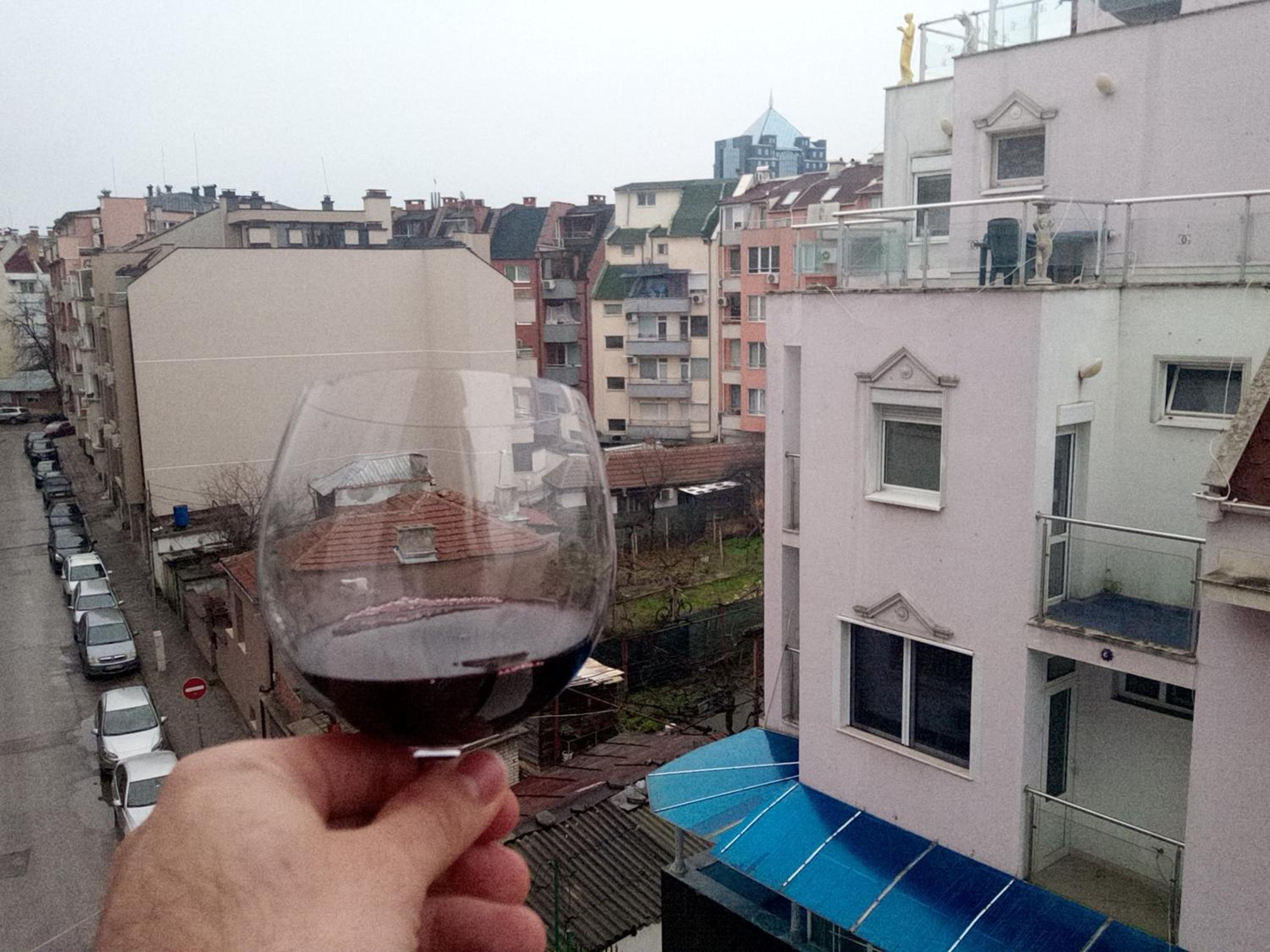 Просторен и светъл апартамент в центъра view 3
