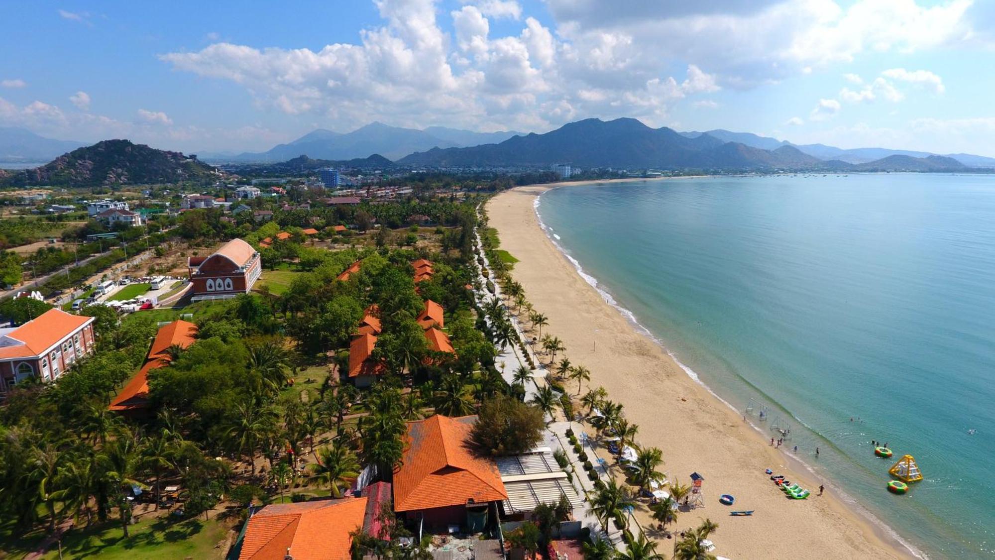 Cube homestay Phan Rang cách biển 300m to the beach view 2