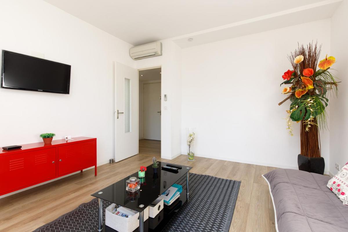 SuperCannes Center - Parking - Spacieux 70 Metres - Clim - Wifi photo 4