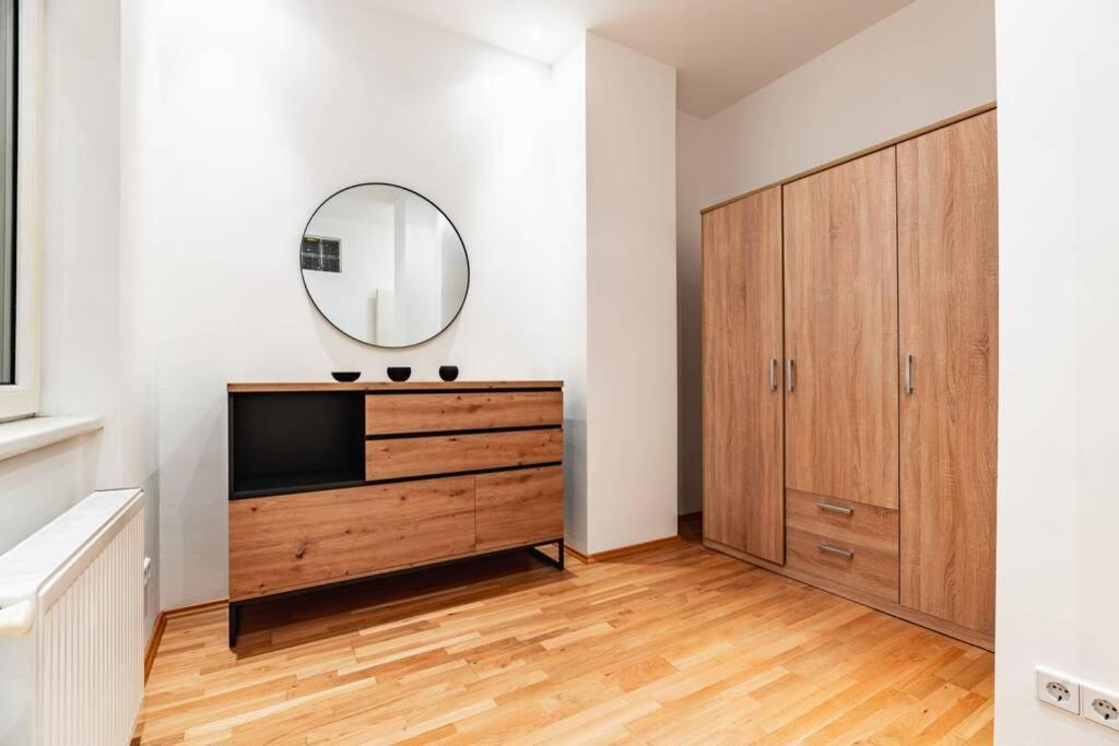 Spacious 3-room apt. 15 min to the city center