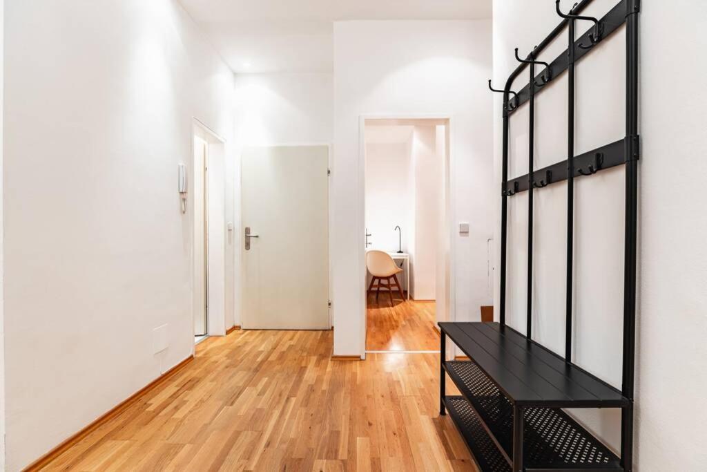 Spacious 3-room apt. 15 min to the city center