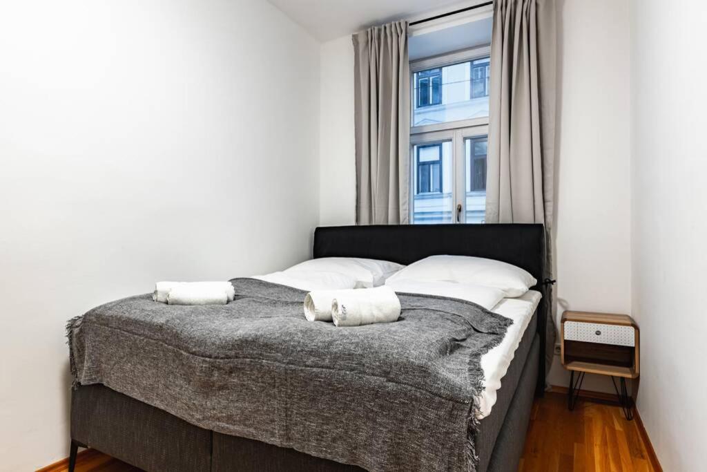 Spacious 3-room apt. 15 min to the city center