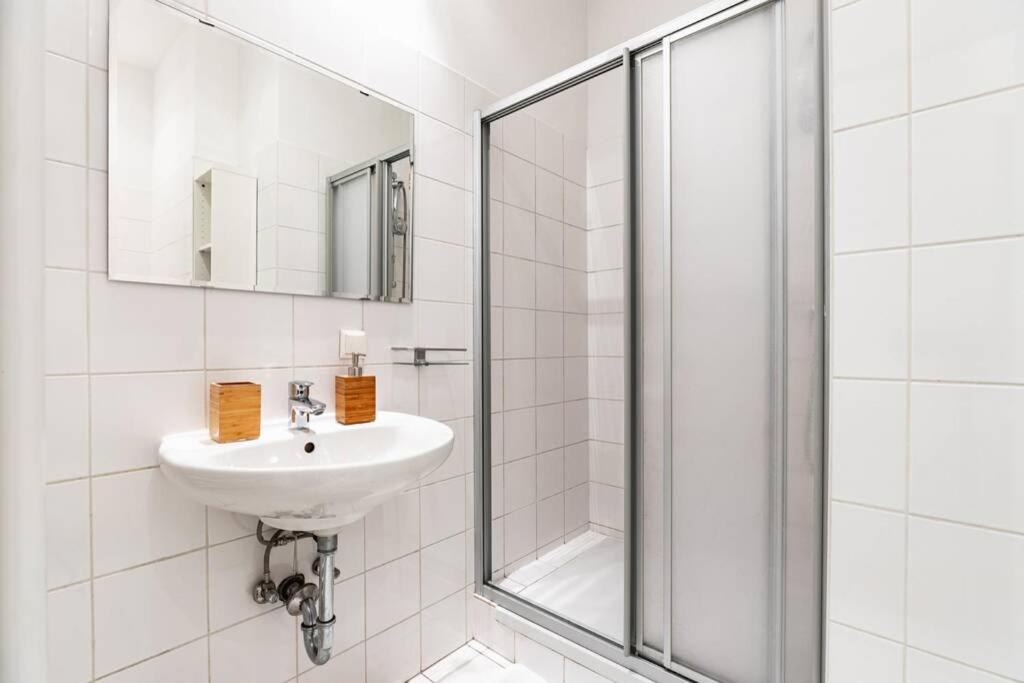 Spacious 3-room apt. 15 min to the city center