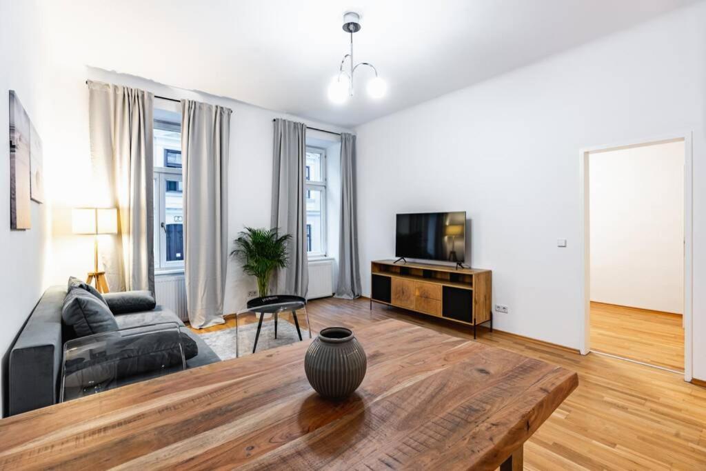 Spacious 3-room apt. 15 min to the city center