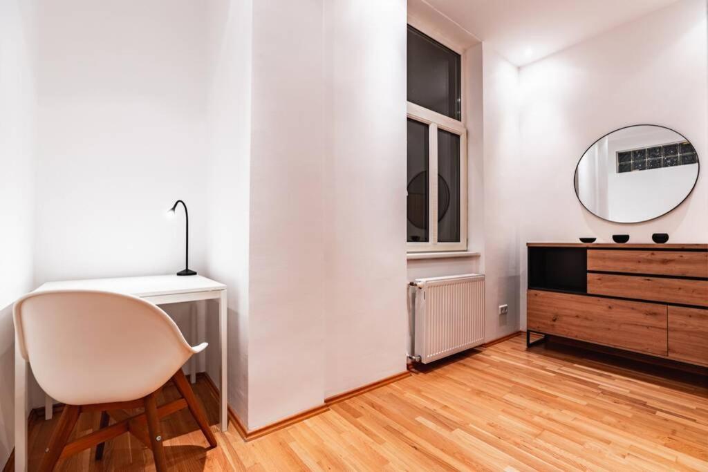 Spacious 3-room apt. 15 min to the city center