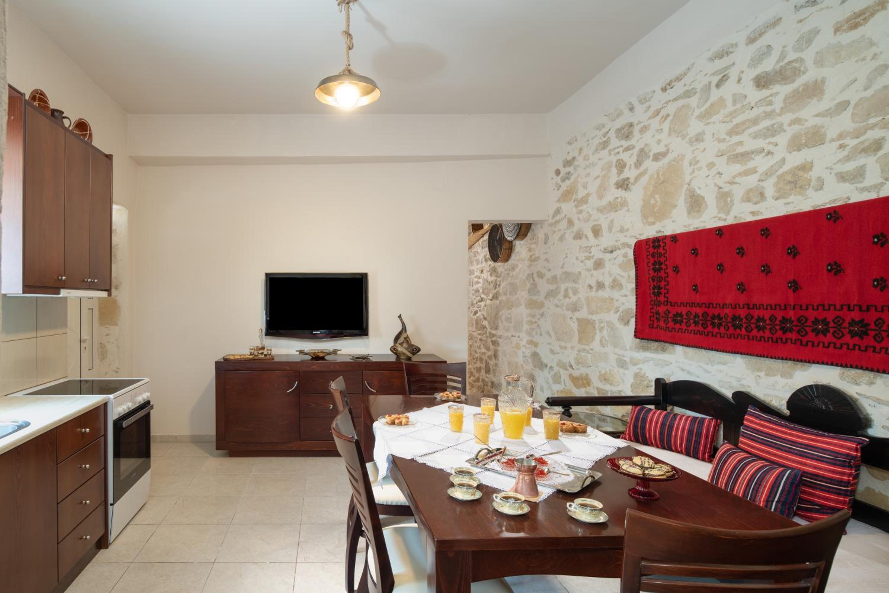 Zeus Traditional House view 5