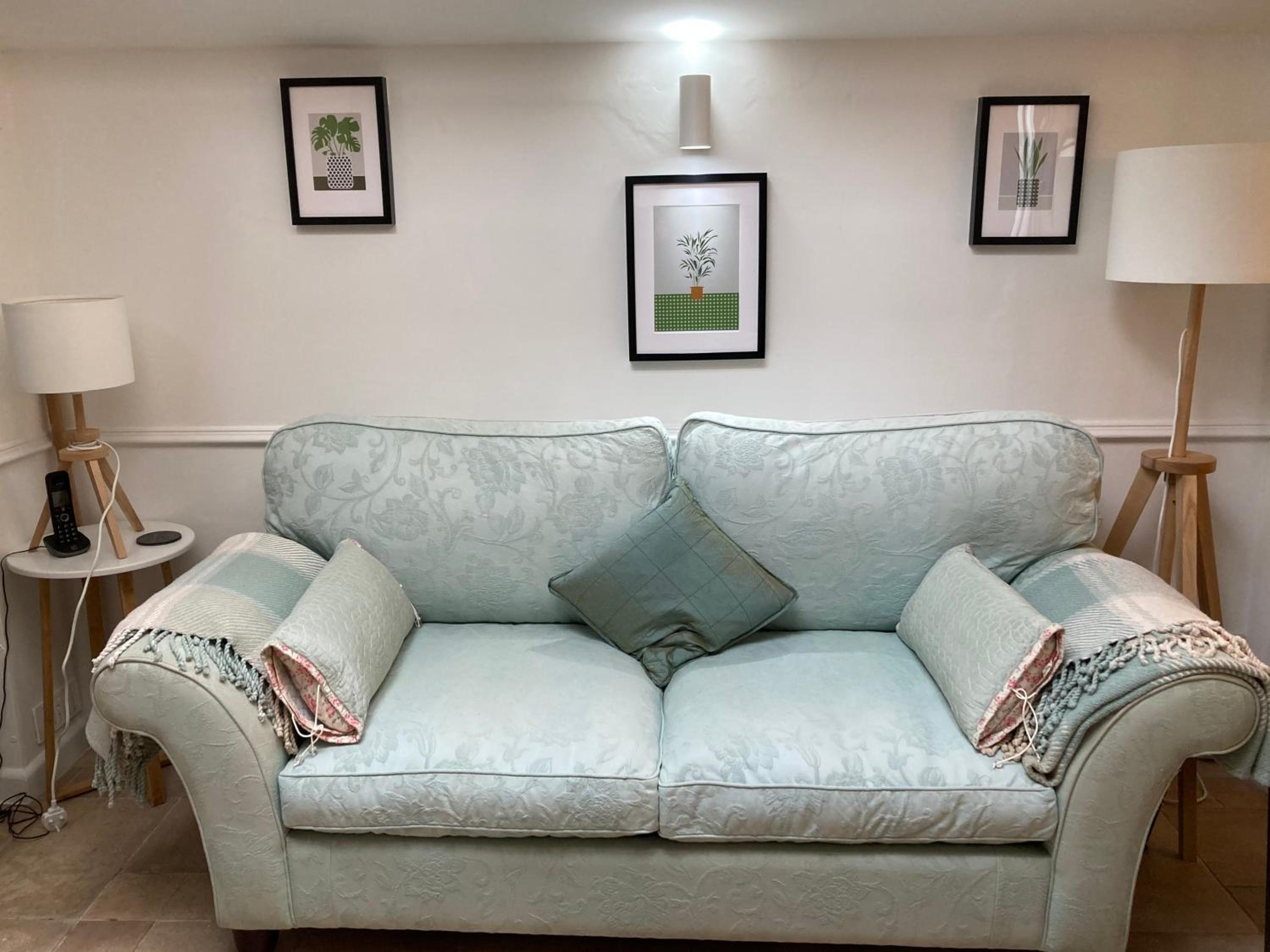 Hollyhocks Holiday Home- 2 bedroomed ground floor apartment sleeps 5 view 4