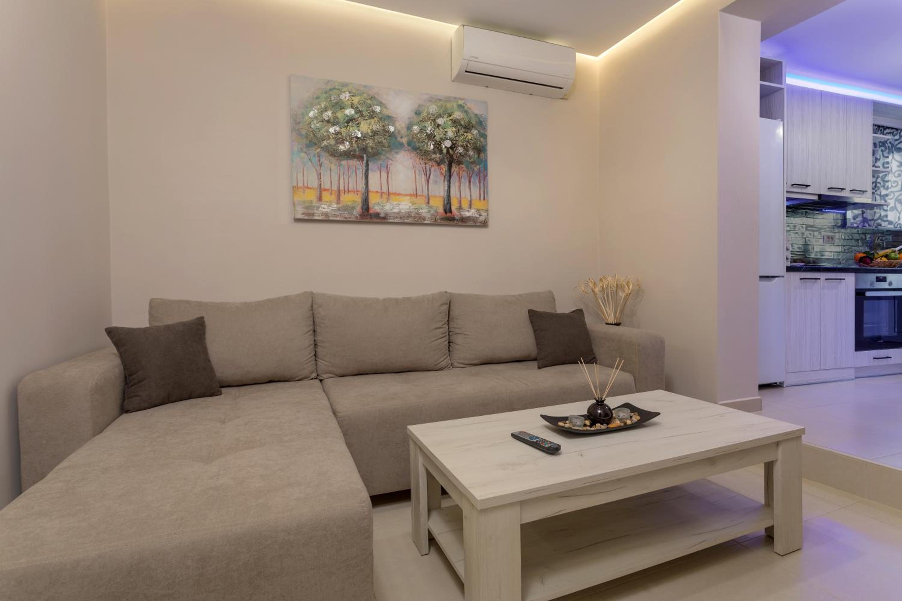 Evia's Apartment - New Apartment In Town! view 5