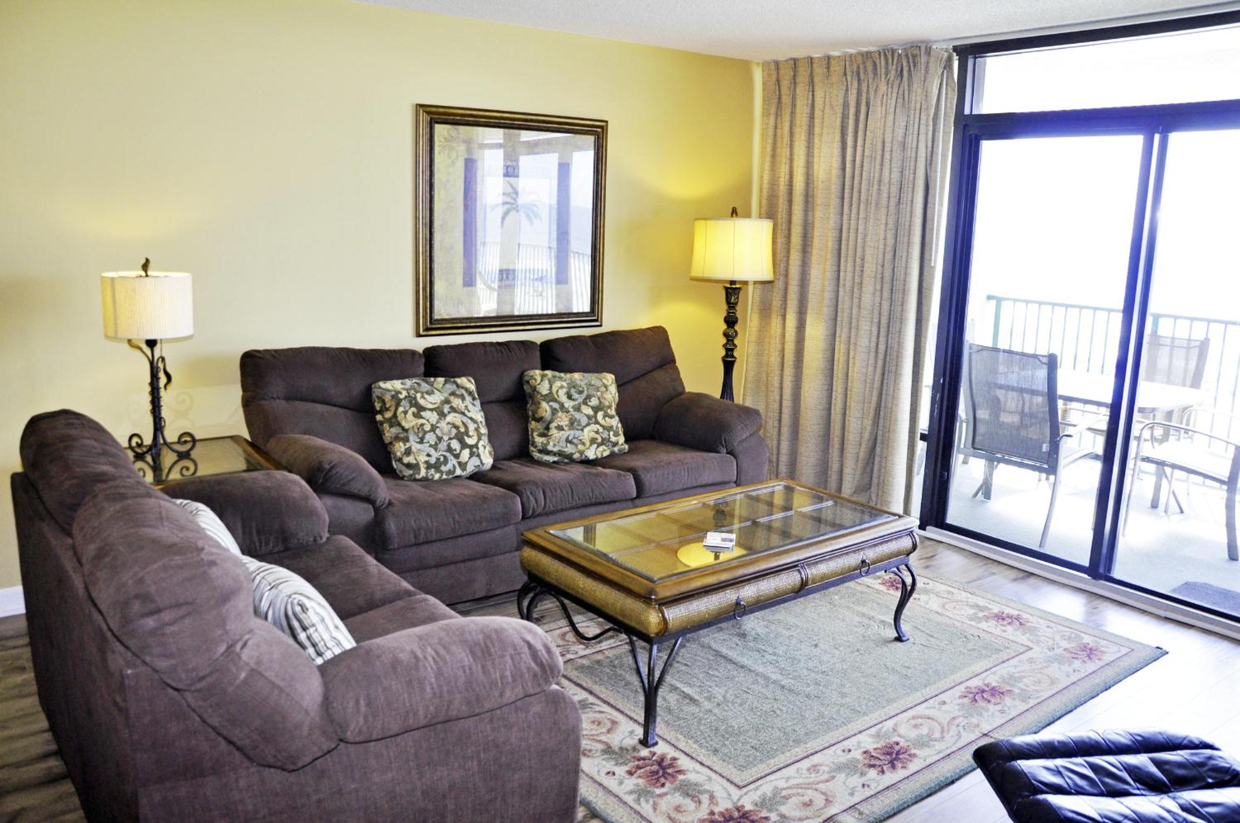 Oceanfront 305, Enjoy, Shop, Walk to Beach Bars, Main Street view 4