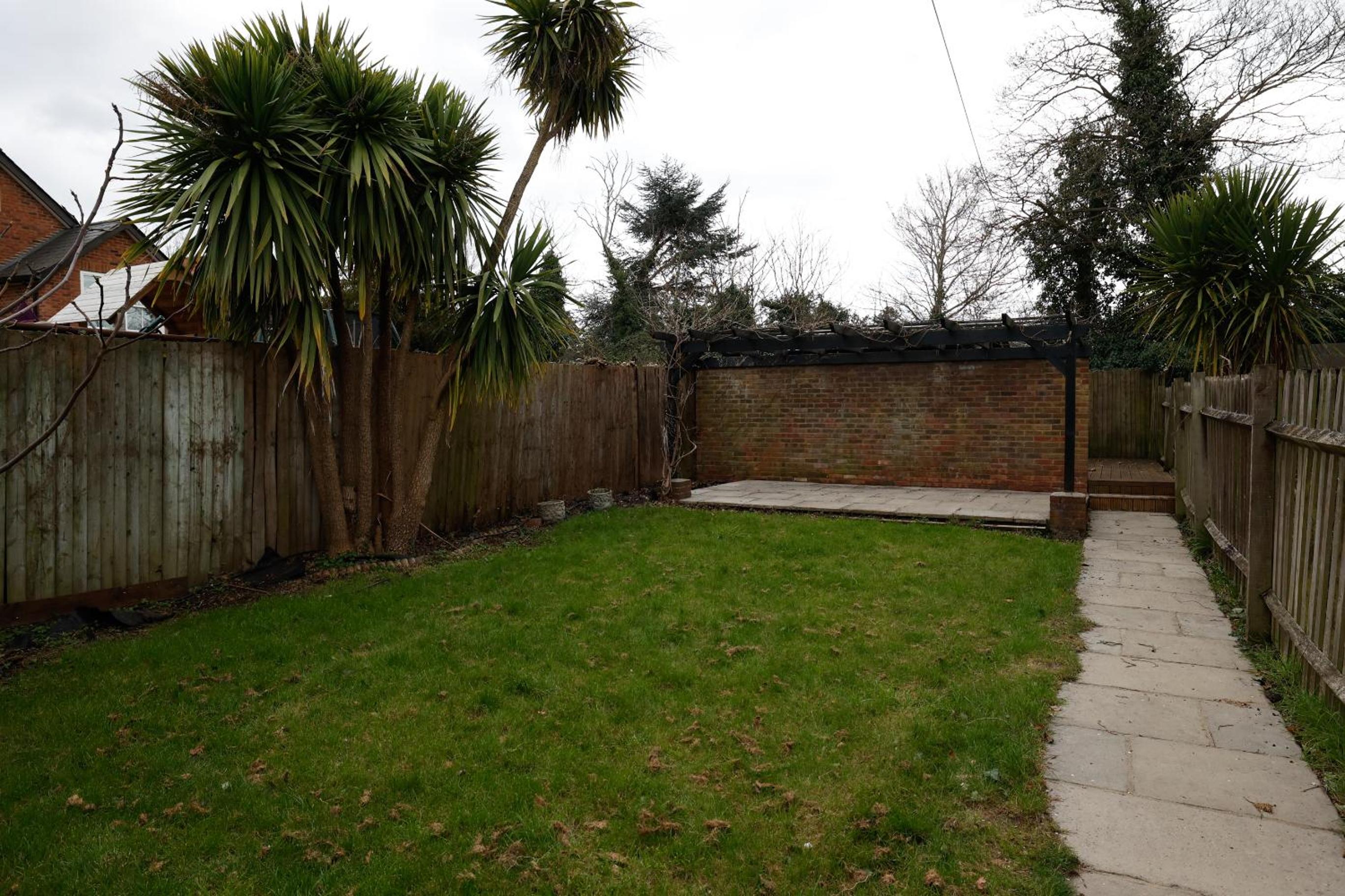 Central Windsor Stunning 4 Bedroom Spacious Modern House view 3