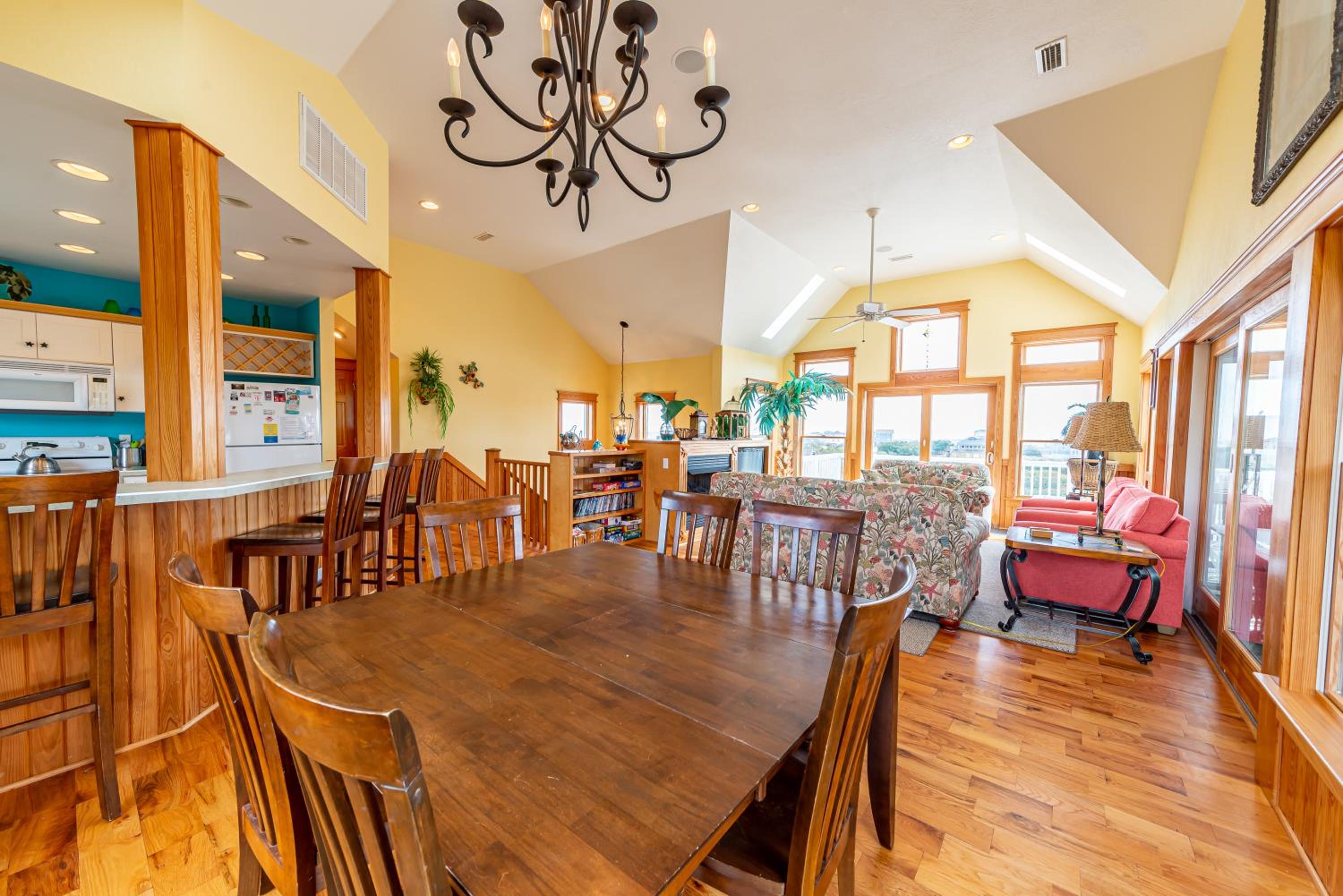 Luv Shack - 4x4 Carova Beach, Ocean View, Secluded, Fireplace, Hot Tub, Pets OK