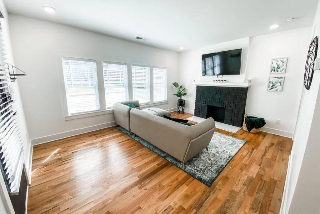 All New! King Bed! 3 Miles to Downtown! view 4
