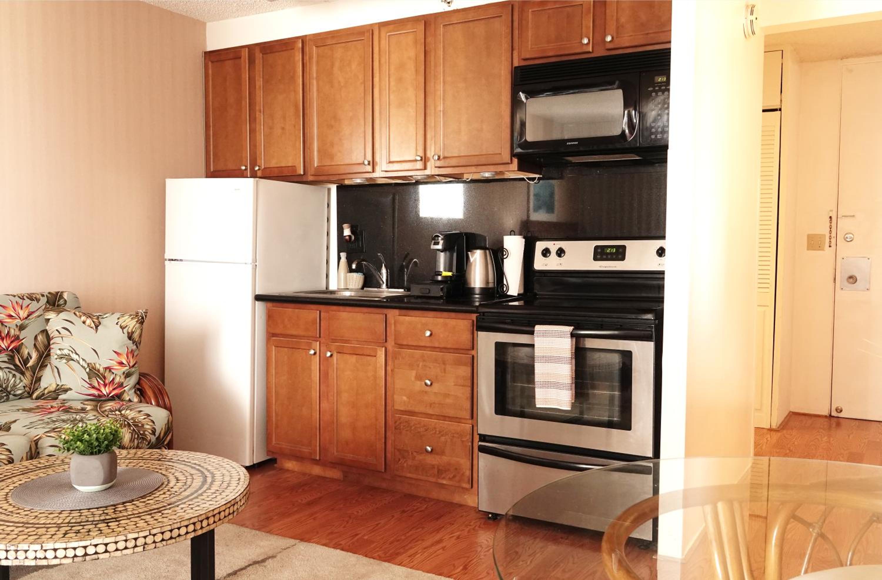 Tropical Studios at Marine Surf Waikiki - FREE PARKING - BEST LOCATION - FULL KITCHEN - SWIMMING POOL 照片第 179 張,共 263 張