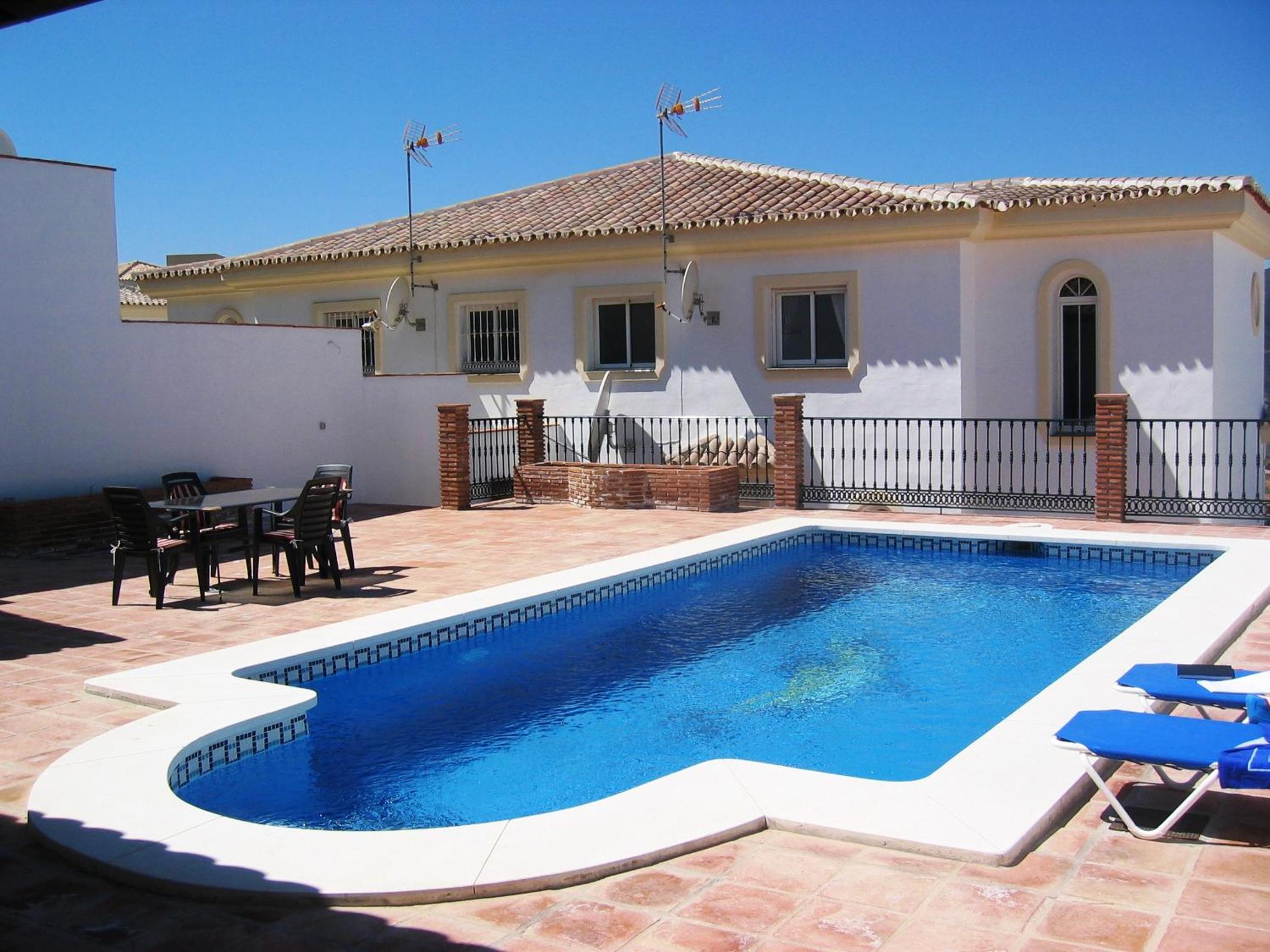 Luxury villa at Alhaurin Golf nr Mijas, pvt heated pool, wifi, aircon, fab views photo 2