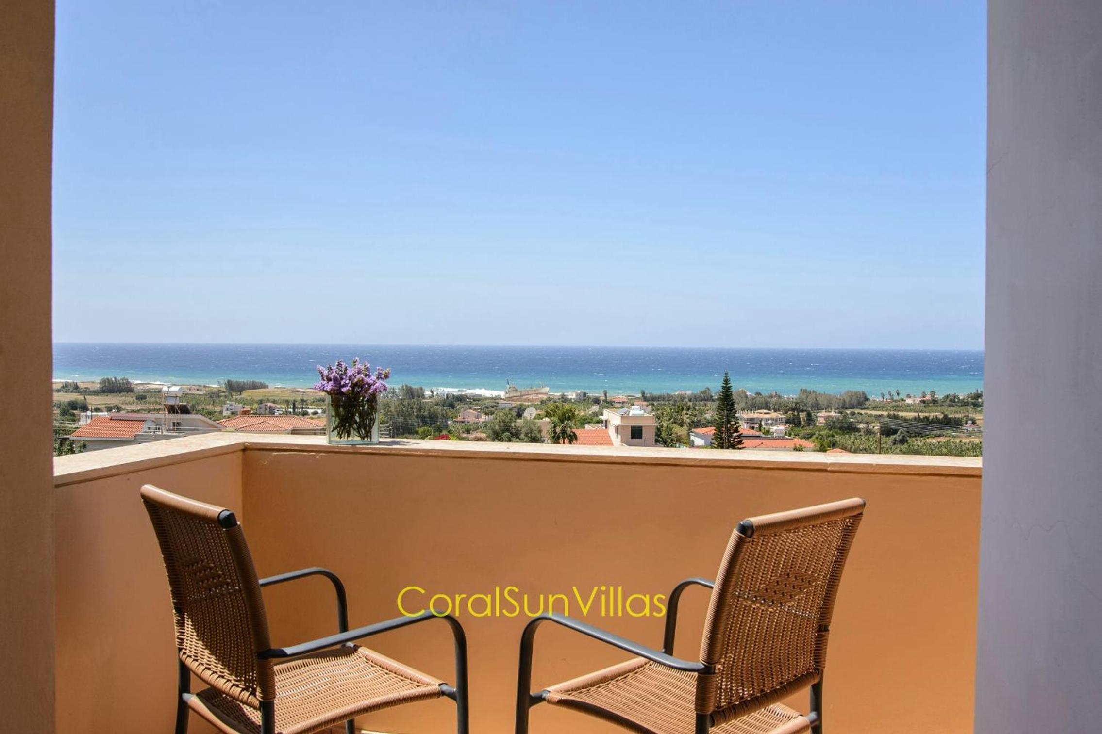 Wonderful quiet area, Completely Privacy, Large Private Pool, Colourful Garden