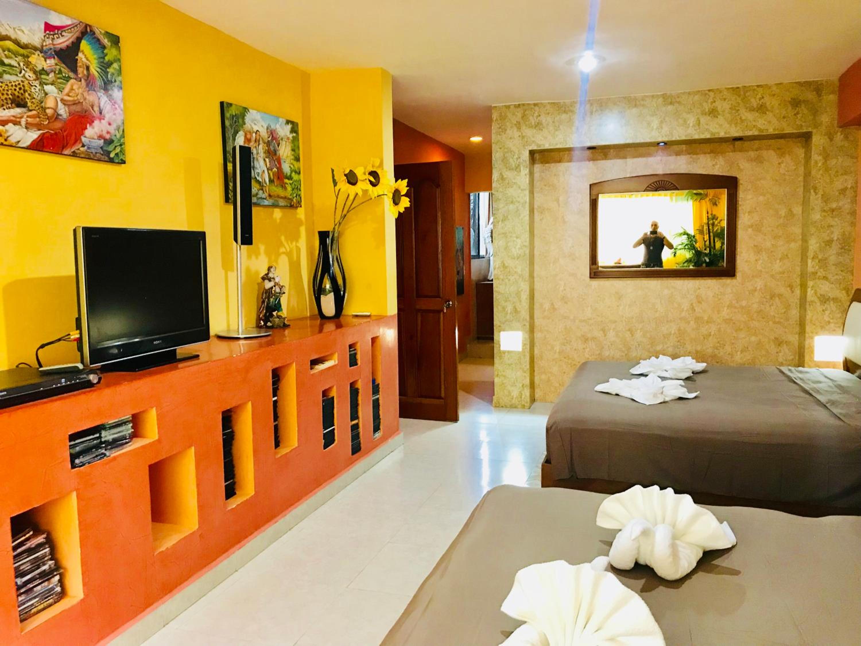 Suite Jacuzzi Room in Stunning Villa Playacar Ii view 3