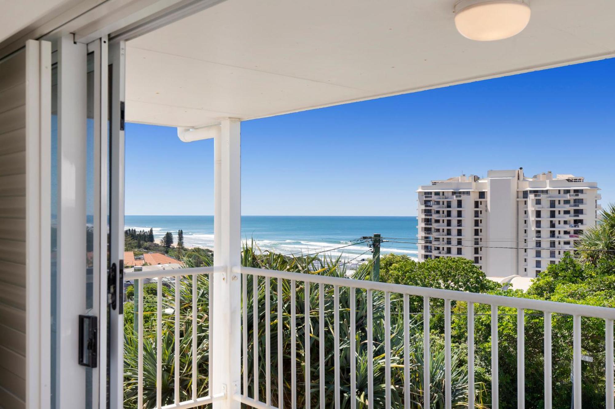 The White House - Spectacular Ocean Views, WiFi, Central Coolum