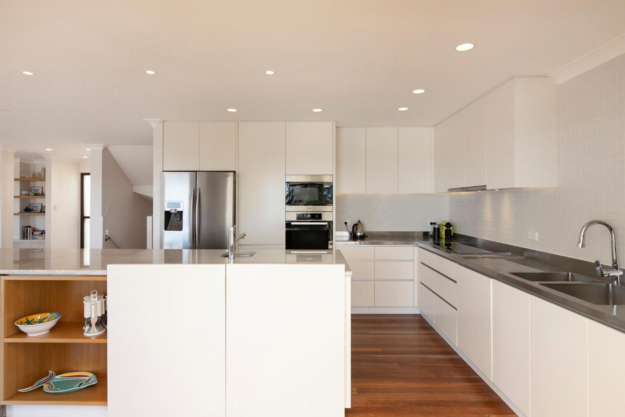 The White House - Spectacular Ocean Views, WiFi, Central Coolum