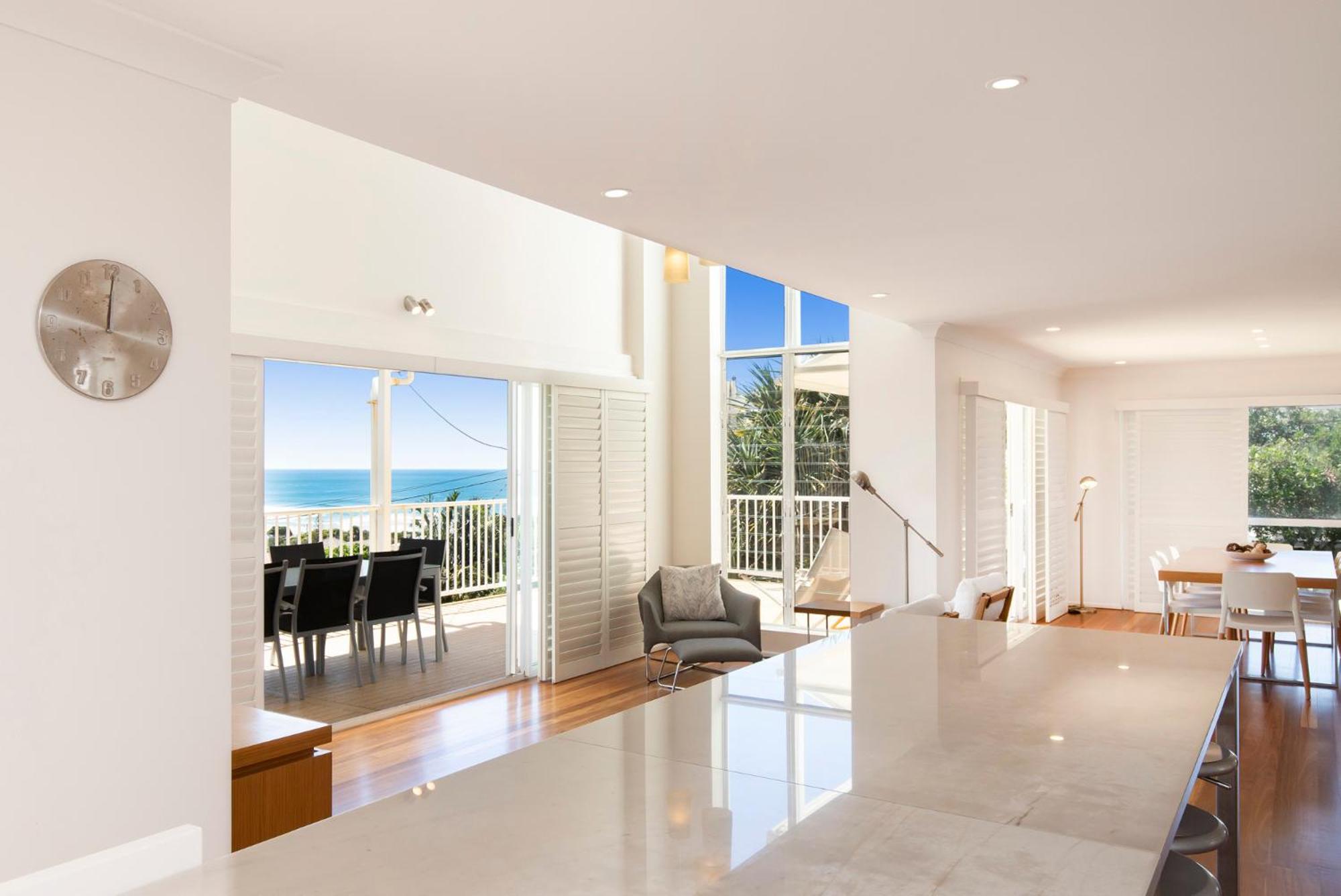 The White House - Spectacular Ocean Views, WiFi, Central Coolum