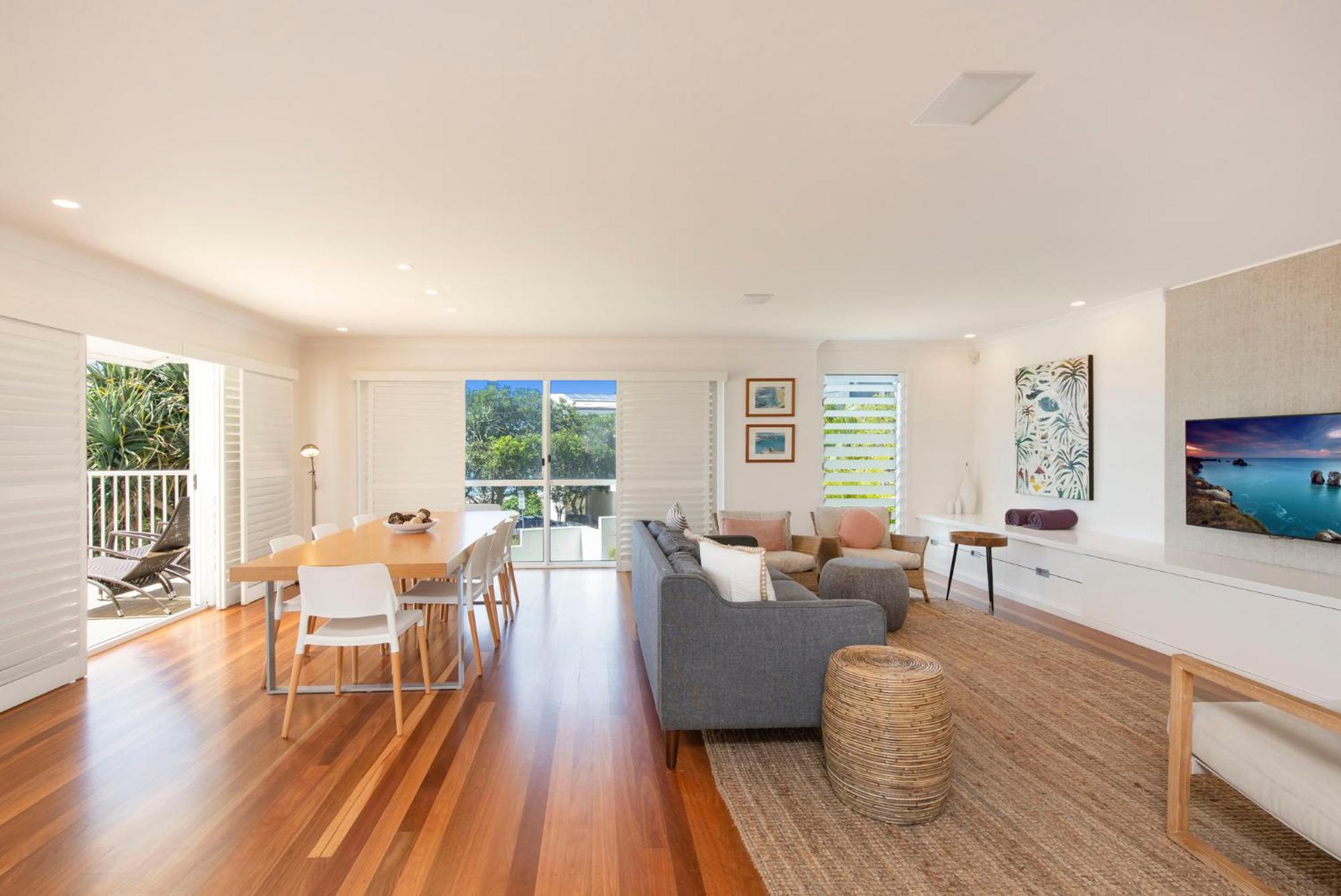 The White House - Spectacular Ocean Views, WiFi, Central Coolum