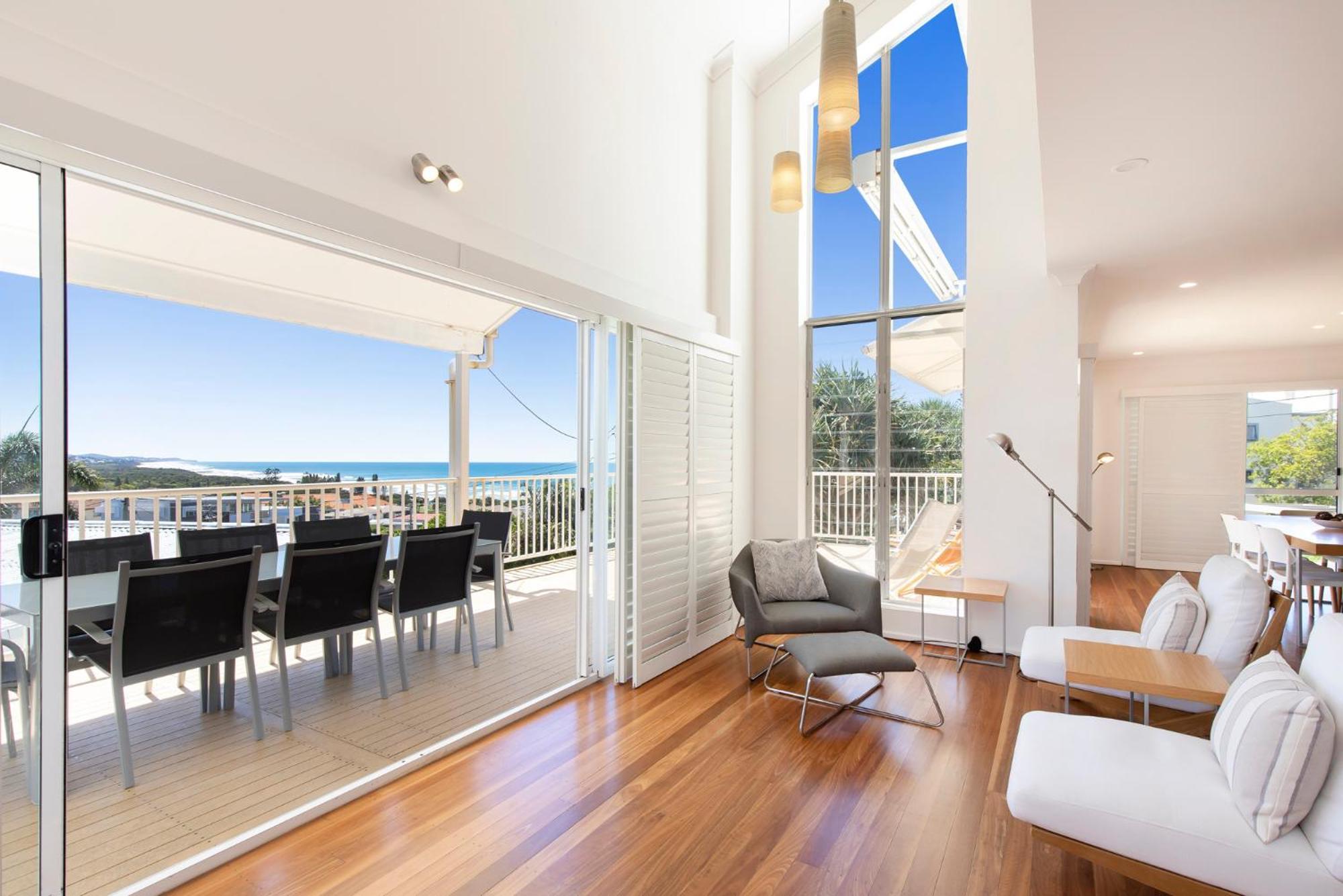 The White House - Spectacular Ocean Views, WiFi, Central Coolum