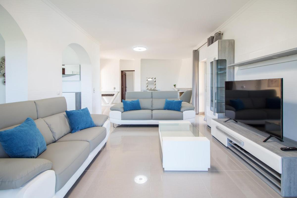 Casa Lombos Nova - wonderful new house with private pool AC and pool table view 3