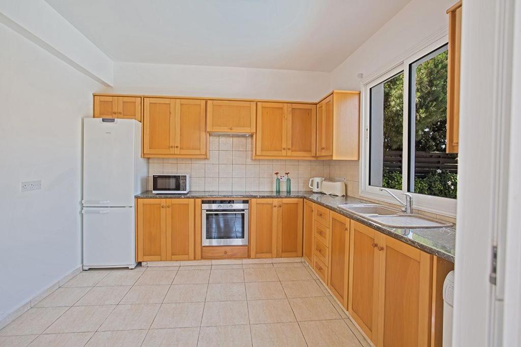 Villa Protaras Eos, Modern 3Bdr Protaras Villa With Pool, Short Walk