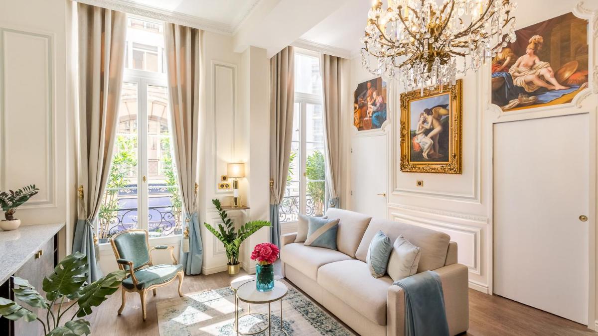Luxury 3 Bedroom 2 Bathroom Palace Apartment - AC - Louvre