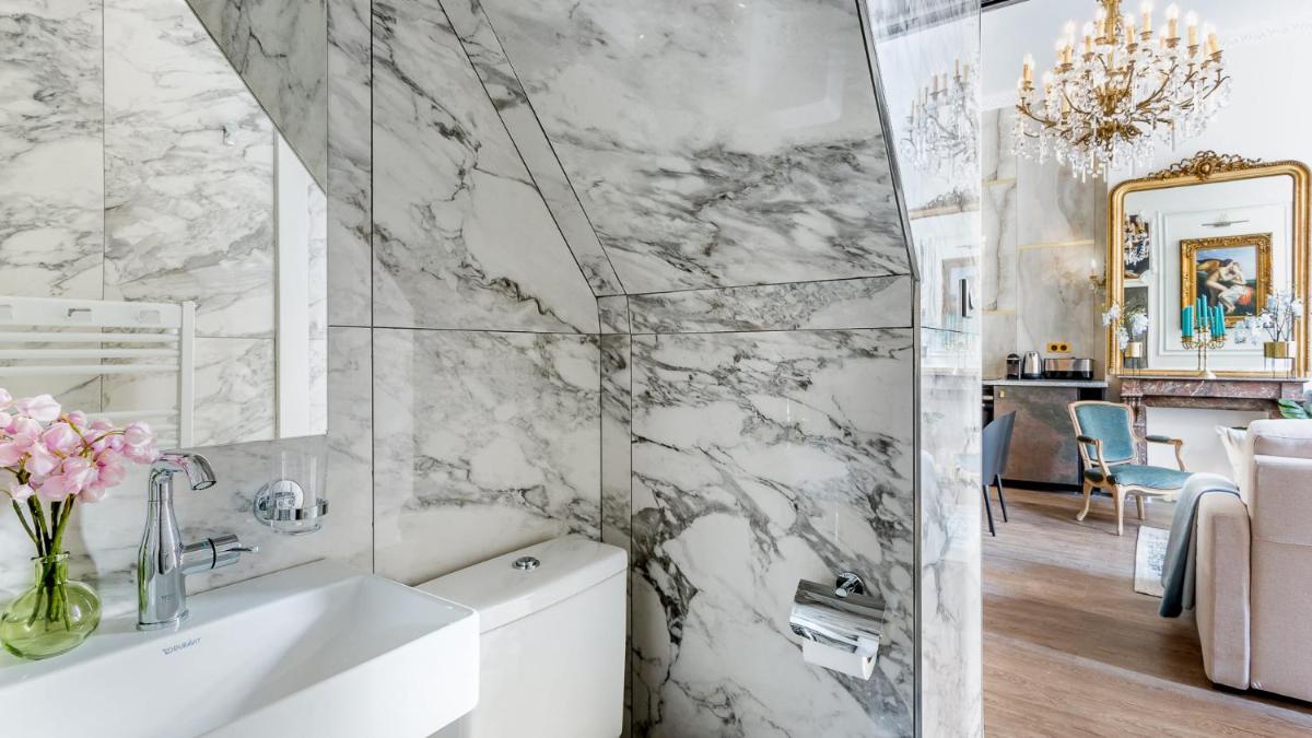 Luxury 3 Bedroom 2 Bathroom Palace Apartment - AC - Louvre